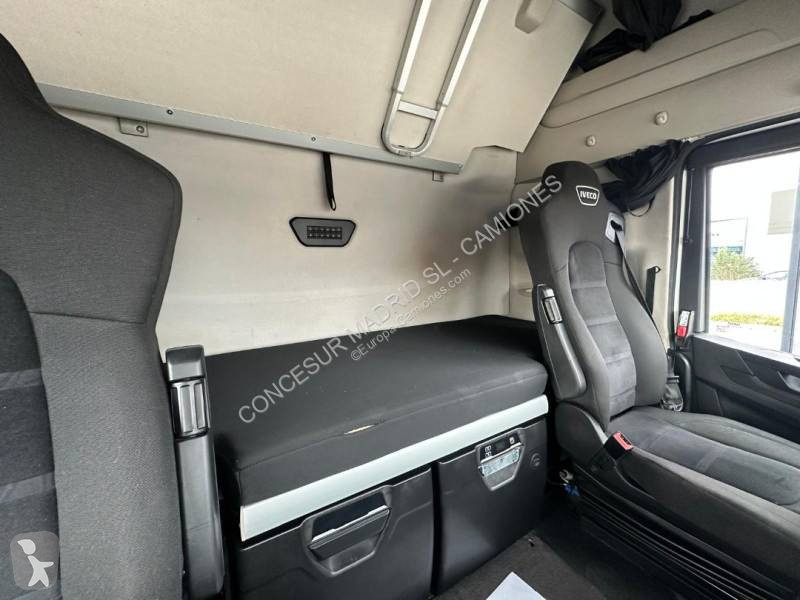 Iveco AS440S49T/P tractor unit