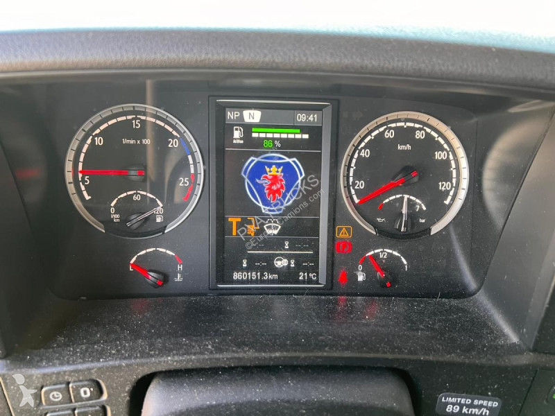 Tahač Scania 490