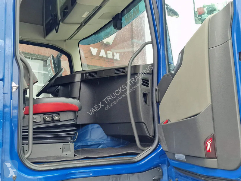 Tahač Volvo 13460 Globetrotter 6x2 - I Save -...