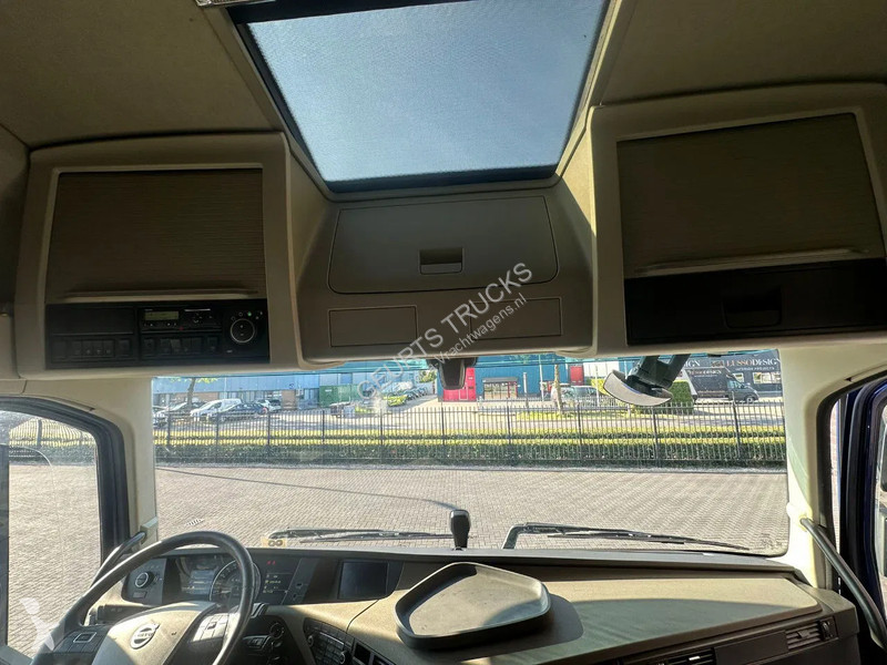Tahač Volvo 8X4 TREKKER / BAKWAGEN MET...