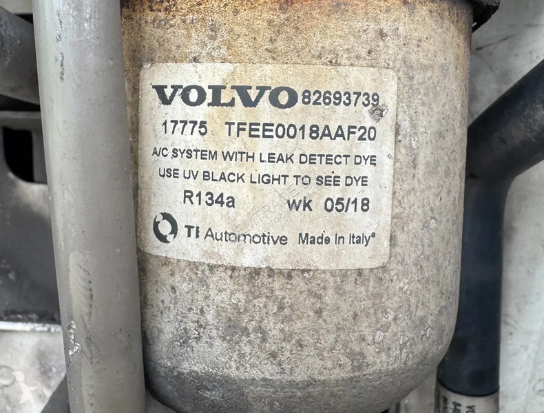 Tahač Volvo 500 6X2 XL 2x TANKS (950 LITERS)...