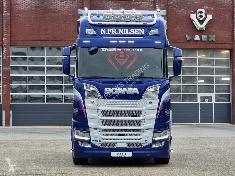 Tractor Scania 770S V8 NS Highline 6x2 - Show...