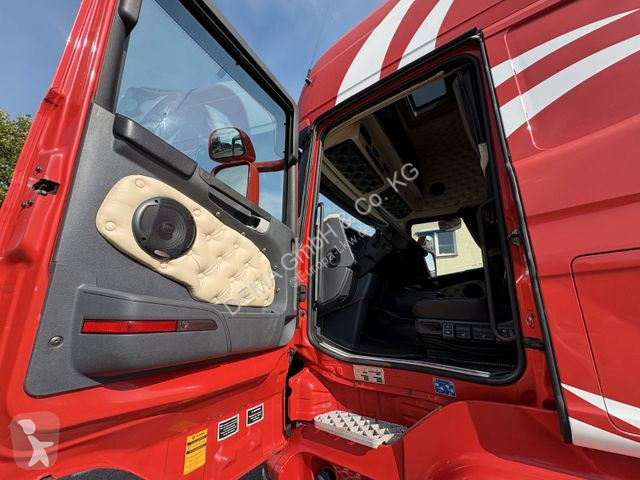 Traktor Scania...