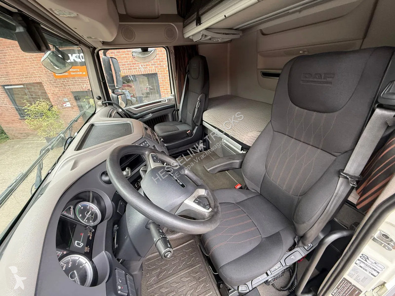 Trekker DAF 480 SSC Super Space 2x tank LED...