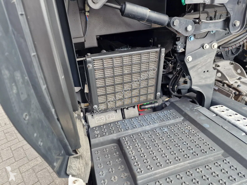 Traktor Scania S560 Highline 4x2 - ike new -...