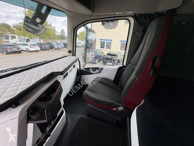 Tahač Volvo...