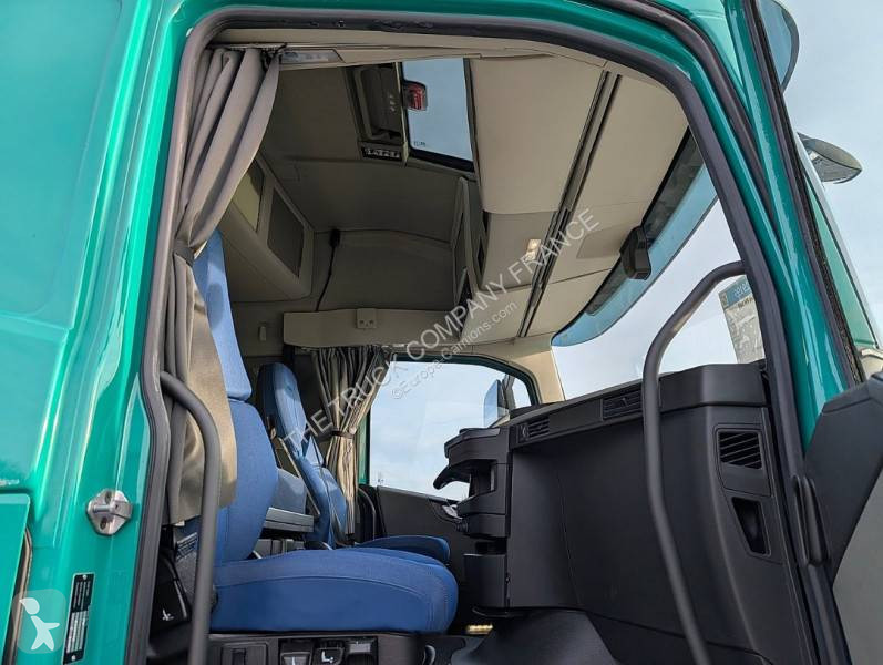 جرار Volvo