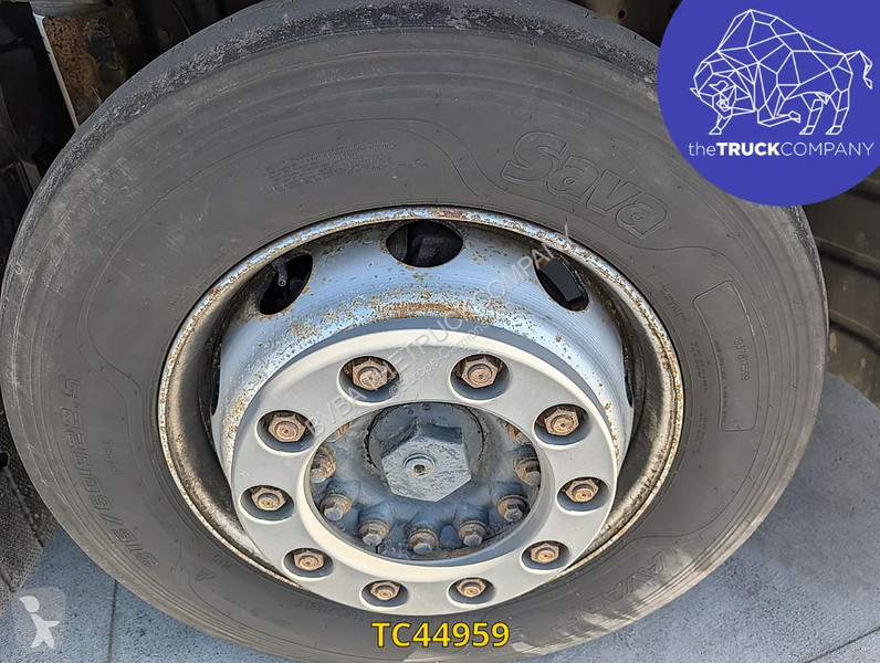 جرار Iveco 440 S45