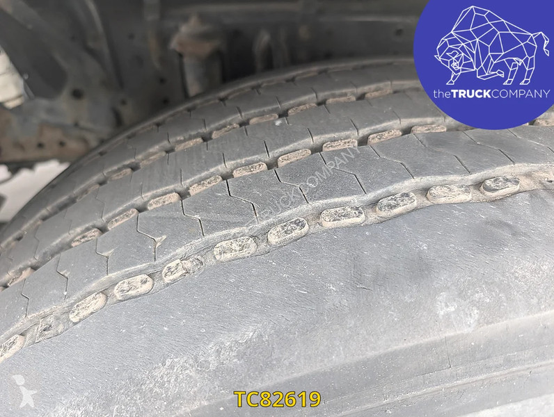 جرار Iveco 440 S42