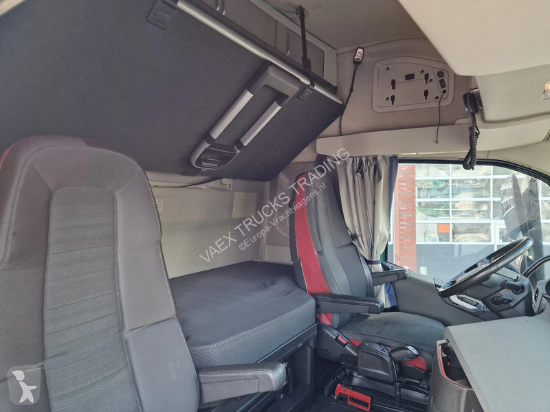 جرار Volvo 13460 Globetrotter 4x2 - ADR -...