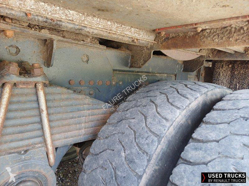 جرار Volvo