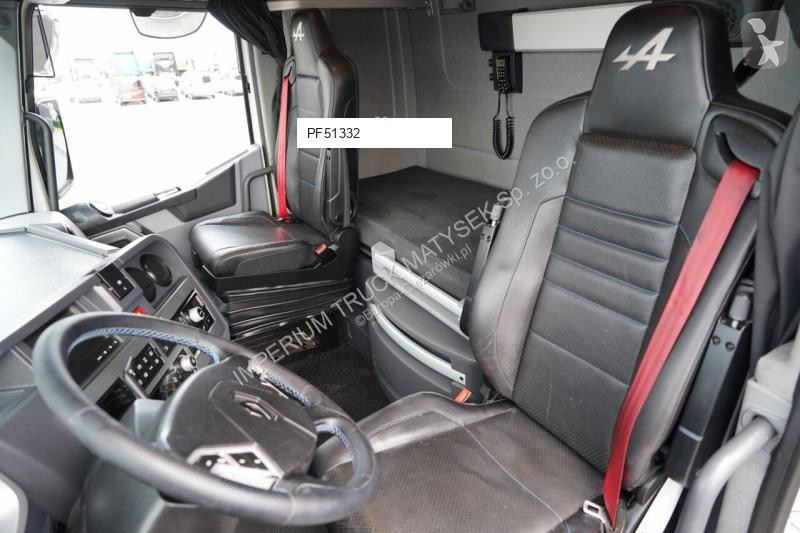 جرار Renault T 520