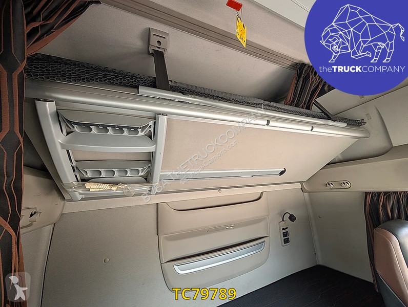جرار DAF 530