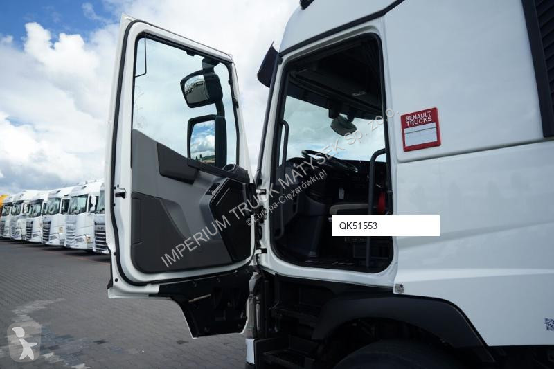 Влекач Renault T 520