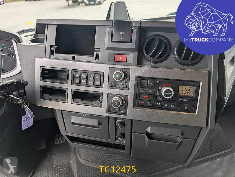 جرار Renault T 520
