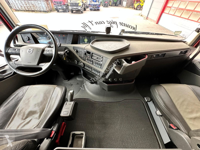 جرار Volvo 500 4x2 LL Hubsattel