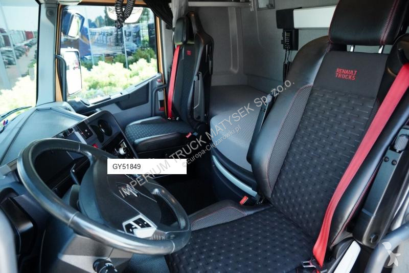 جرار Renault T 520