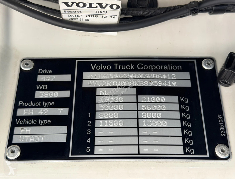 جرار Volvo 13420 EURO 6 FULL SPOILER 2x TANKS...