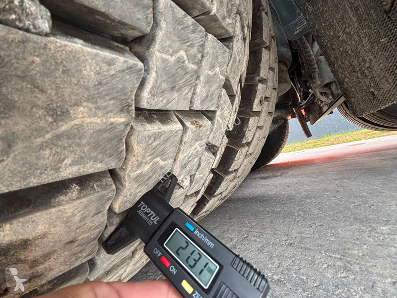 جرار Volvo 750 8x4 GCW 185 ton / GLOBE XL /...