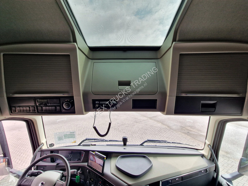 جرار Volvo 13540 Aero Globetrotter XL 4x2 - New...