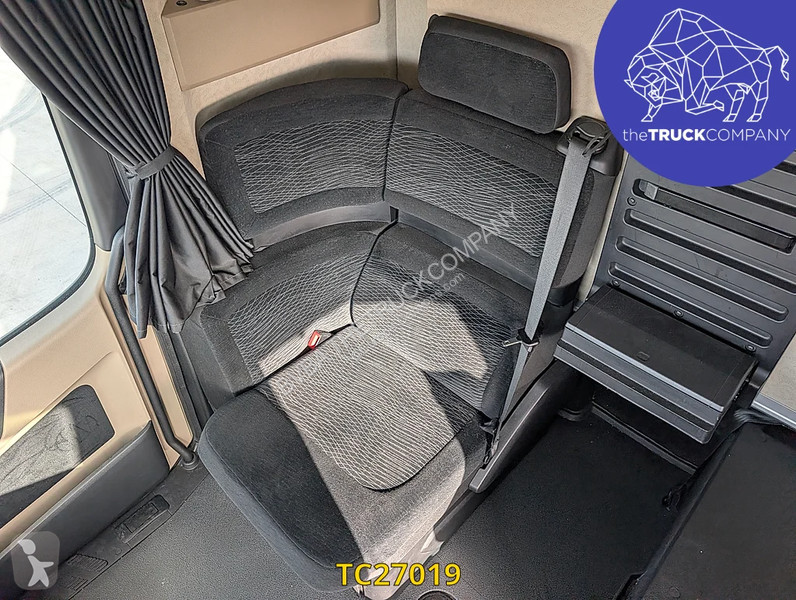 Тягач Mercedes 1853
