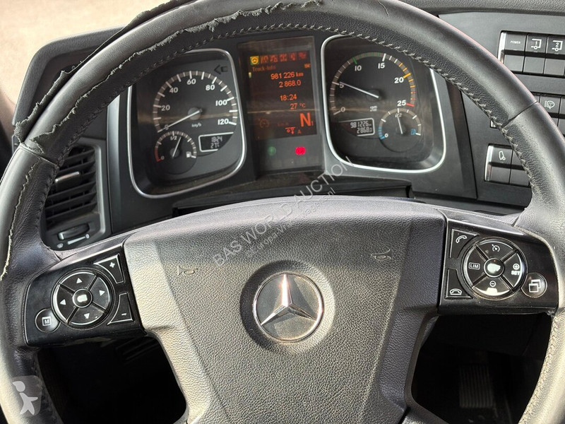 Nyergesvontató Mercedes 2551