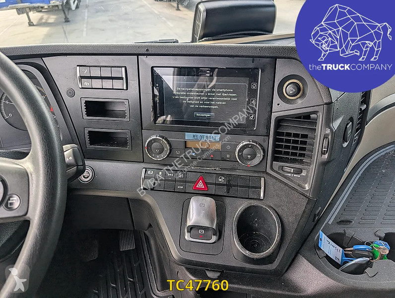 Тягач Mercedes 1851
