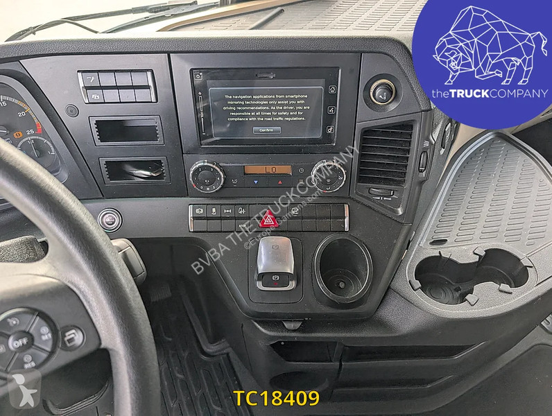Тягач Mercedes 1851