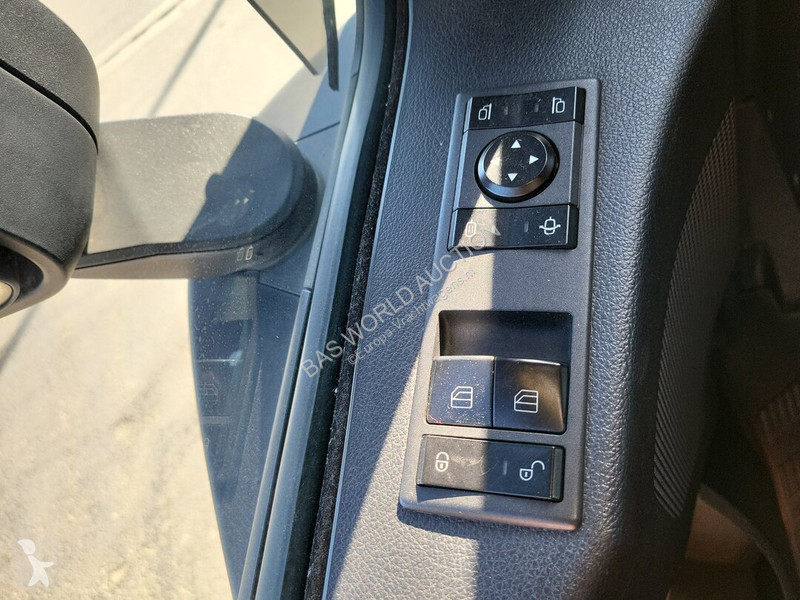 جرار Mercedes 2443
