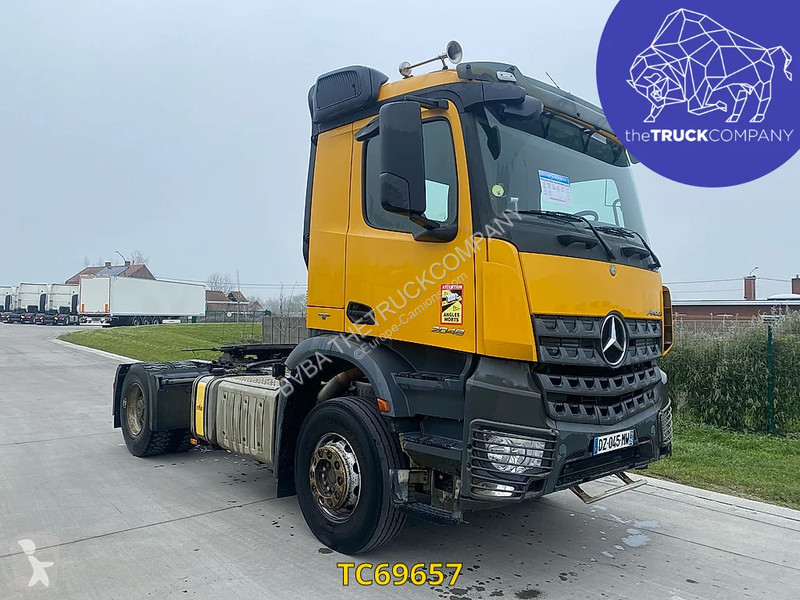 Traktor Mercedes 2048