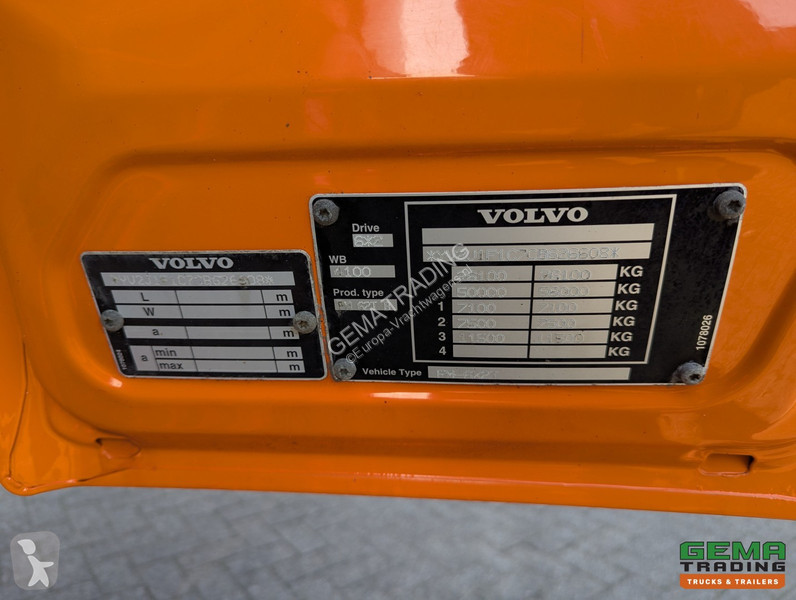 Tahač Volvo 6x2/4 Globetrotter Euro 5 - ADR -...