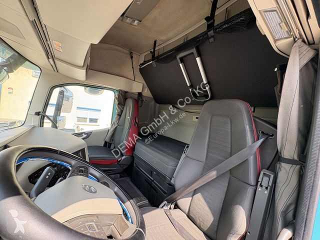 Tahač Volvo FH...