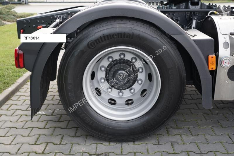 Влекач Iveco 460