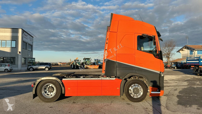 جرار Volvo 42T 4x2