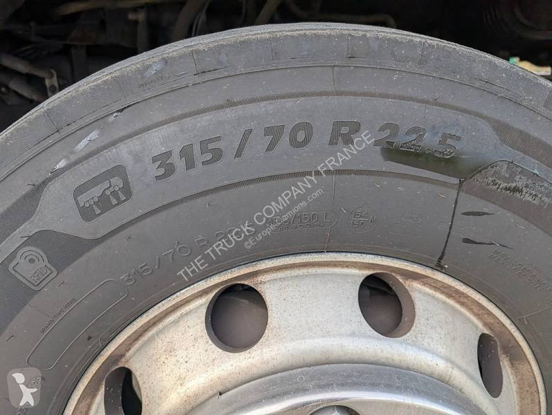 جرار Volvo