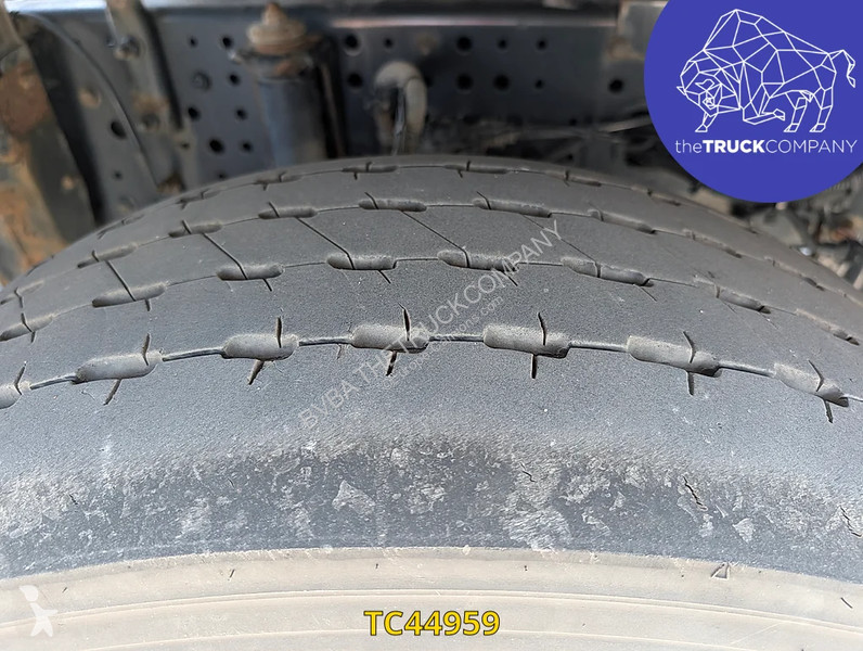 جرار Iveco 440 S45