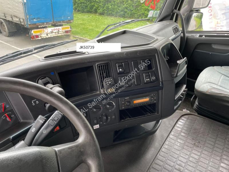 جرار Volvo 400