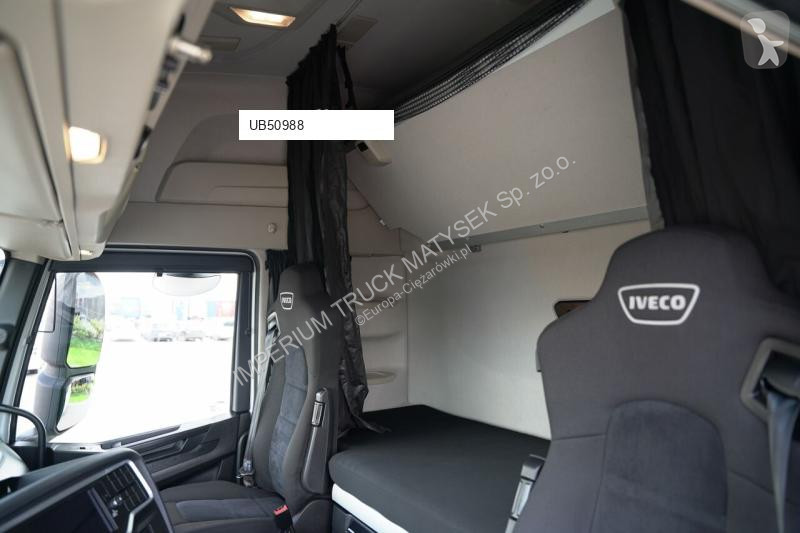 Влекач Iveco / 490