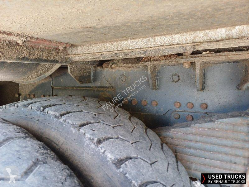 جرار Volvo