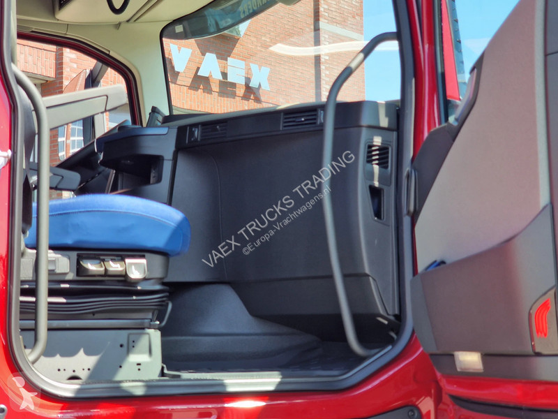جرار Volvo 13540 Aero Globetrotter XL 4x2 - New...