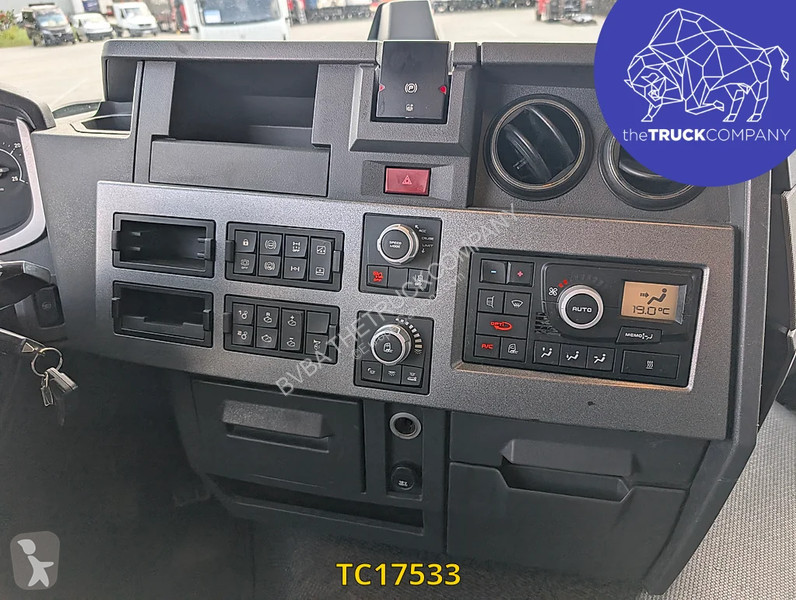 جرار Renault T 480