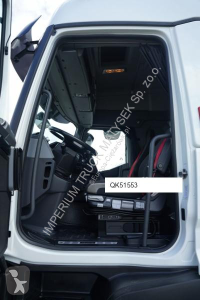 Влекач Renault T 520