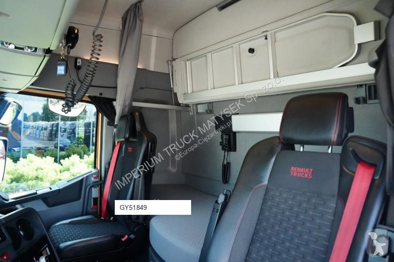 جرار Renault T 520