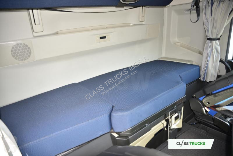 جرار Volvo 500 Globetrotter XL Retarder...