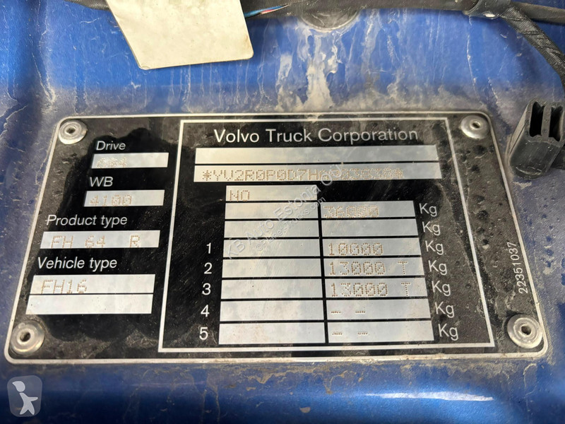 جرار Volvo 750 8x4 GCW 185 ton / GLOBE XL /...