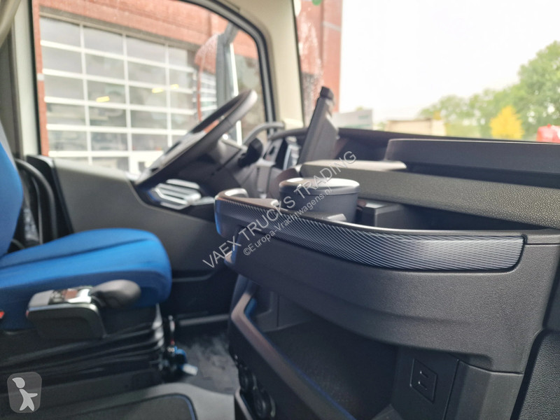 جرار Volvo 13500 Aero Globetrotter XL 4x2 - New...