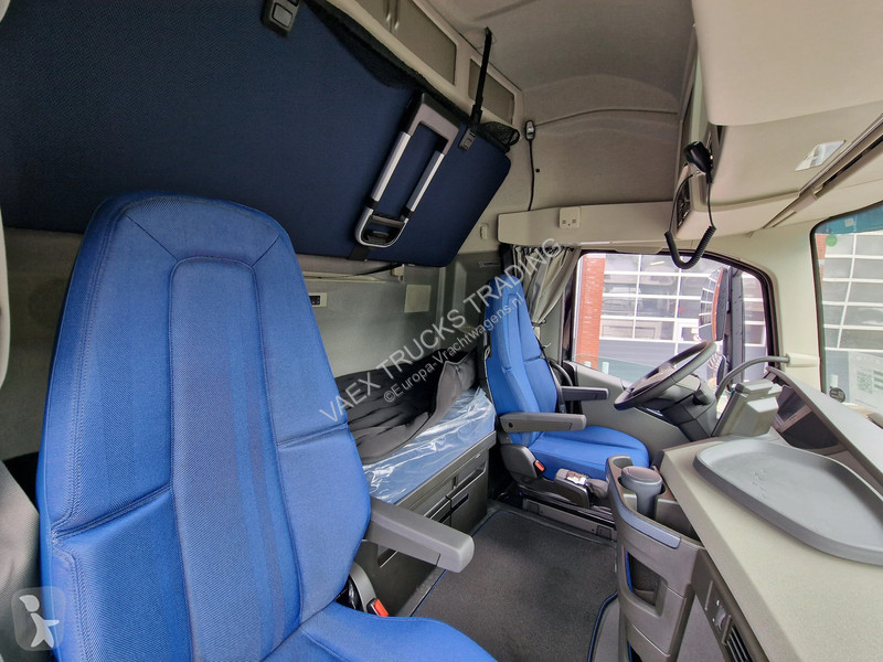 جرار Volvo 13540 Aero Globetrotter XL 4x2 - New...