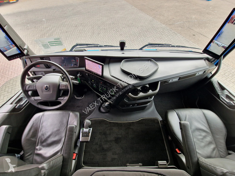 Trekker Volvo 13500 Globetrotter XXL Aero -...
