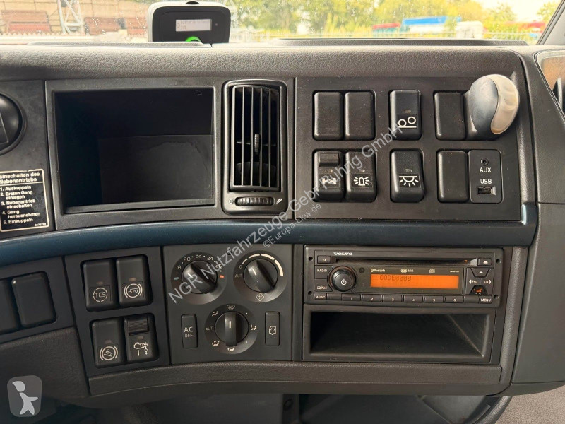 Cabeza tractora Volvo 420 6x2 mit Ladekran HLK...