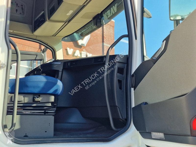 Tahač Volvo 13500 Globetrotter XL 6x2 -...